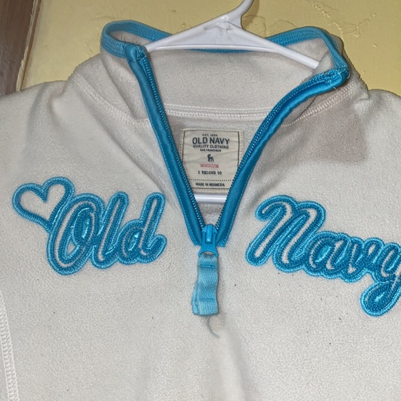 Old navy pull over - Picture 2 of 2